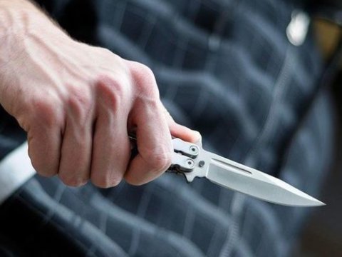 Gəncədə yeniyetmə BIÇAQLANDI