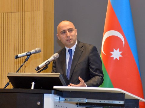 Nazir rus dilli məktəblərin BAĞLANMASINDAN DANIŞDI