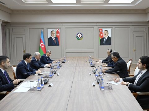 Əli Əsədov pakistanlı nazirlə müzakirələr apardı