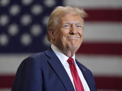 Trampı Supermen etdilər - FOTO