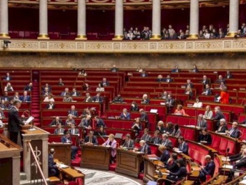 Fransada üç deputat&nbsp;İSTEFA VERDİ