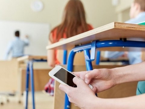 6 nəfər imtahandan QOVULDU