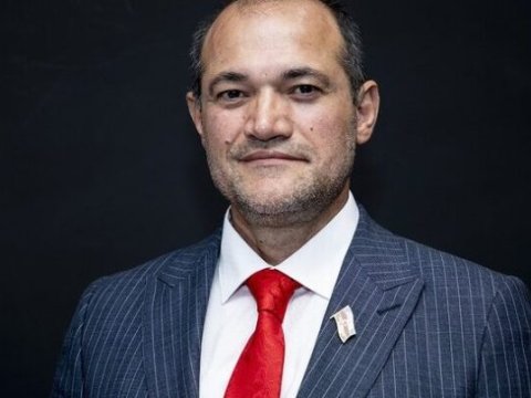 Yeni təyin olunan məmurlar ətrafına dost-tanışını yığır - DEPUTAT