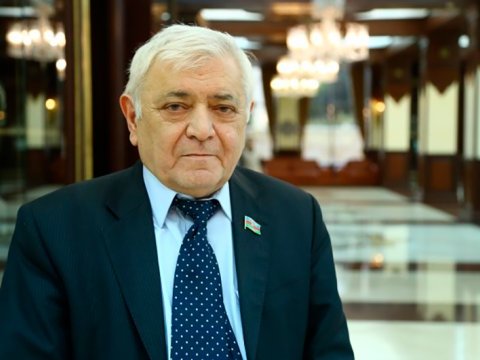 Deputat ailəsi ilə Ağdama köçmək istəyir