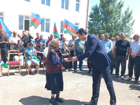 Xocalının Təzəbinə kəndinə köçən ailələrə evlərinin açarları verildi - FOTO