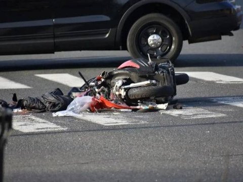 Gəncədə moped maşınla toqquşdu - Xəsarət alan var