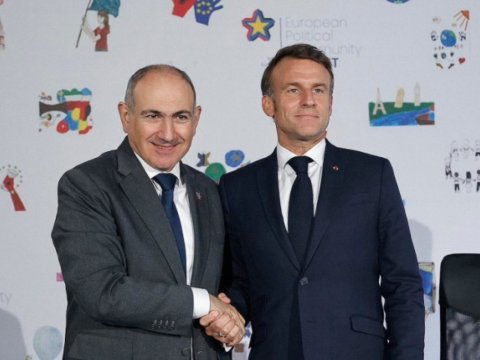 Paşinyan Makronla görüşdü