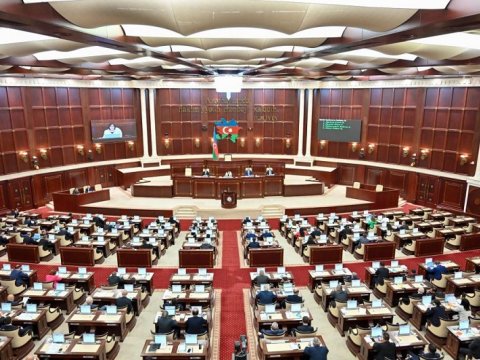 İntizam komissiyası deputatların davranışlarını MÜZAKİRƏ ETDİ