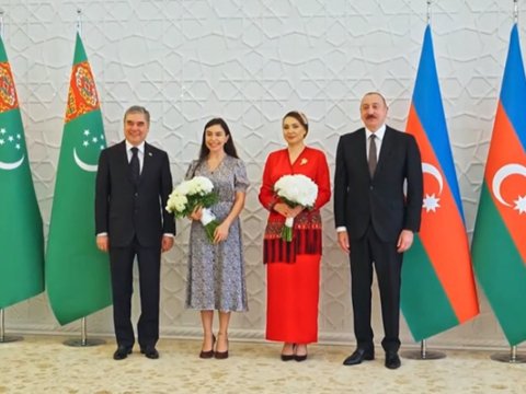 Liderlər və qızları şəkil çəkdirdilər&nbsp;- VİDEO