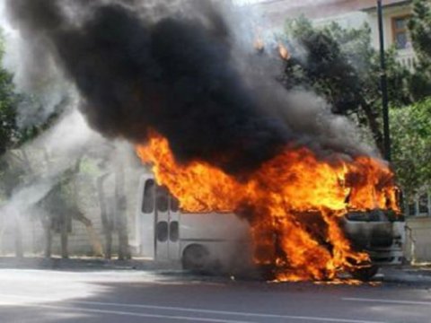 Bakıda avtobus YANDI