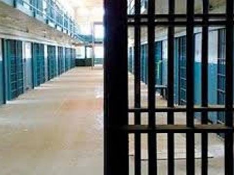 Qohumunu 40 manat borca görə bıçaqlayan şəxs azadlığa buraxıldı