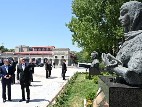 Liderlər Şuşada&nbsp;güllələnmiş heykəllərə baxdılar - GÖRÜNTÜLƏR