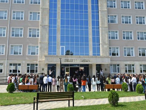 Universitetimiz nüfuzlu reytinq agentliyinin 3 ulduzunu aldı