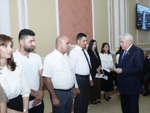 Deputat Ağalar Vəliyev Xaçmazda müəllim və şagirdləri təltif etdi -&nbsp;FOTOLAR