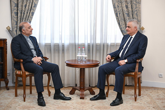 İran səfiri İrəvanda Zəngəzur dəhlizindən danışdı