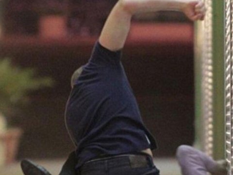 Sərxoş kişi dayısını döydü - Bu cəza verildi