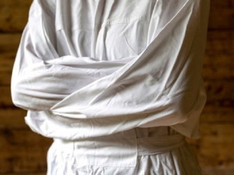 Ana oğlunu "dəlixana"ya yerləşdirmək üçün məhkəməyə üz tutdu