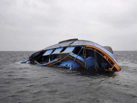 Turist gəmisi&nbsp;batdı -&nbsp;38 nəfər öldü