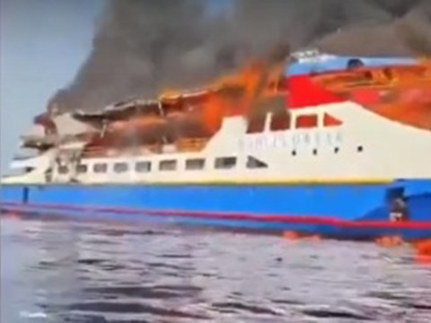 280 nəfərin olduğu GƏMİ YANIR