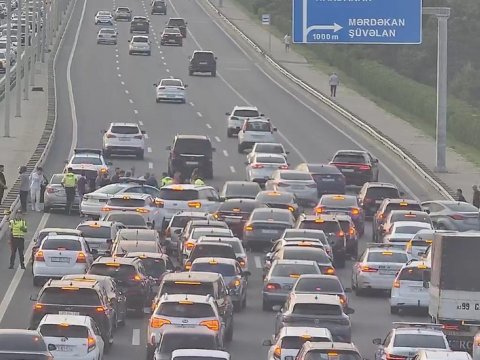 Piyadanı maşın vurdu - Tıxac YARANDI