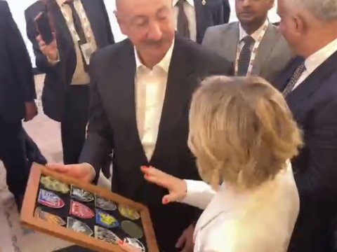 Ukraynalı jurnalistdən İlham Əliyevə maraqlı HƏDİYYƏ - VİDEO