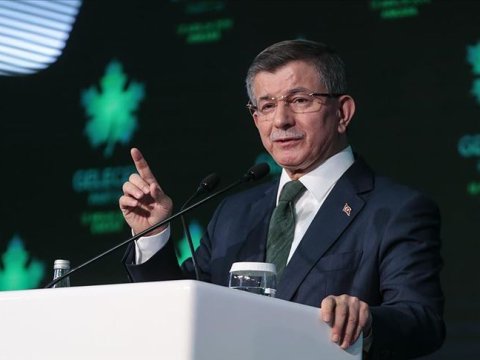 Davudoğlunun partiyasında qalmaqal - 3 deputat istefa verdi