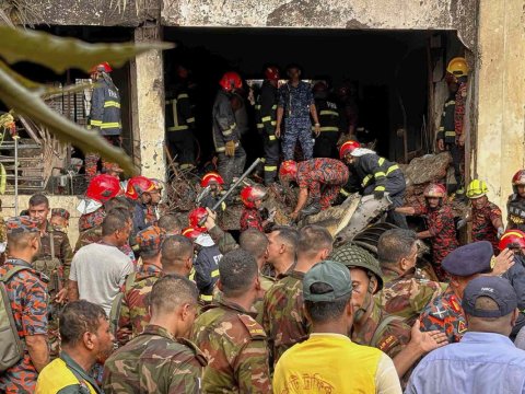 Hərbi&nbsp;təyyarə məktəbə çırpıldı - 19 ölü, 50 yaralı