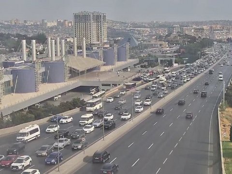 3 əsas prospektdə TIXAC var