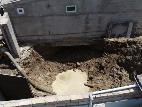 Bu evlər su təchizatına ciddi problem yaradır -&nbsp;VİDEO