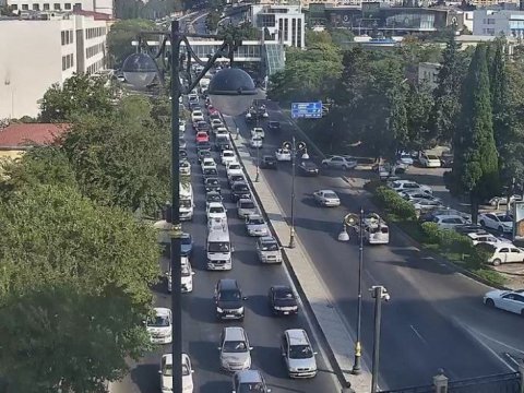 3 əsas prospektdə TIXAC var