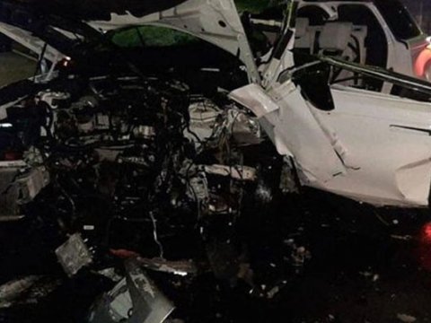 Maşın darvazaya çırpıldı: 24 yaşlı sürücü öldü - GÖRÜNTÜ