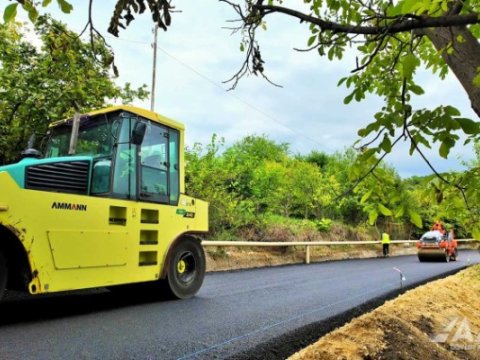 Ağdərədə Həsənriz avtomobil yolu yenidən qurulur -&nbsp;VİDEO