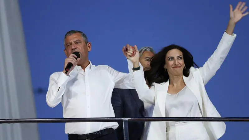 Babacanın partiyasından istefa verib CHP-yə keçdilər