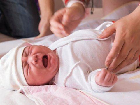 3 aylıq körpə qusmadan boğulub ÖLDÜ