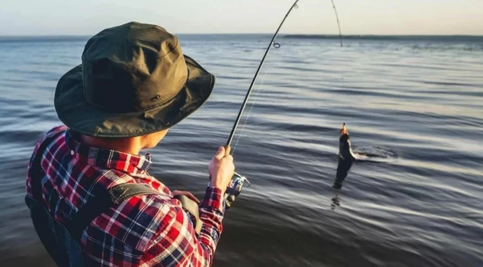 Çimərlikdə balıq tutarkən boğulub öldü