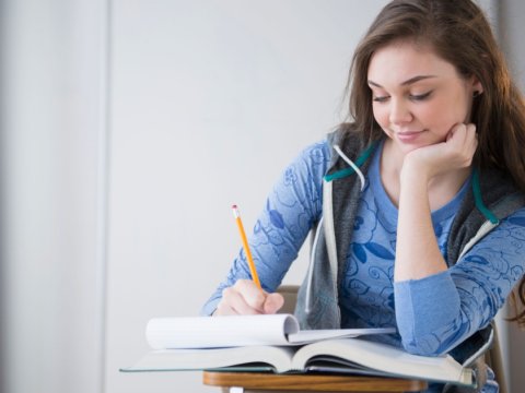 Ödənişli təhsil alan tələbələr də təqaüd ALACAQLAR