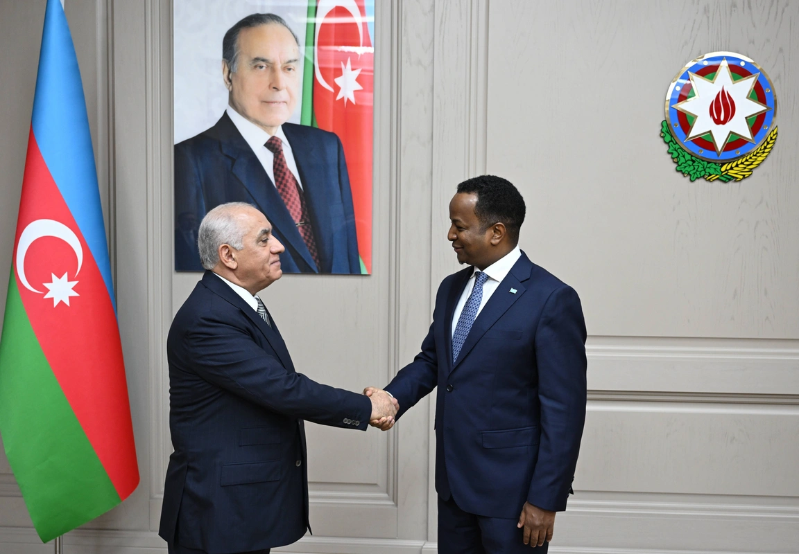 Əli Əsədov Somali naziri ilə görüşdü
