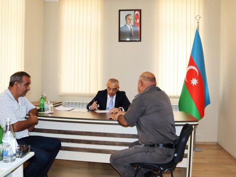 Zaur Mikayılov Xızıda vətəndaşları qəbul edib