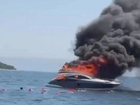 İçərisində 12 nəfər olan kater yanır - ANBAAN GÖRÜNTÜLƏR