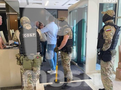 Rusiya polisi&nbsp;İsgəndər Xəlilovun oğlunun ofisinə BASQIN ETDİ&nbsp;- FOTO