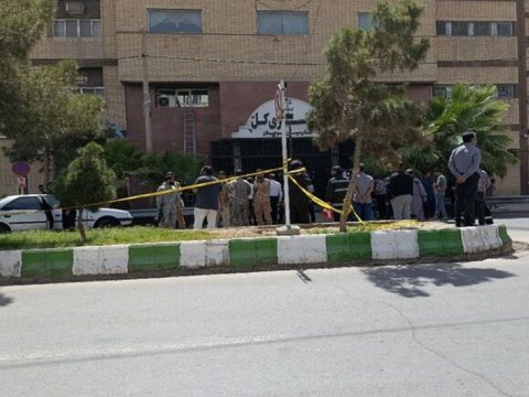 İranda məhkəmə binasına silahlı hücum - Beş nəfər öldü