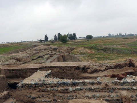 Yardımlıda küp və torpaq qəbir abidələri TAPILDI