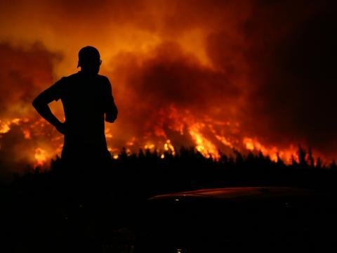 Qardaş ölkə alovlar içində - FOTOLAR