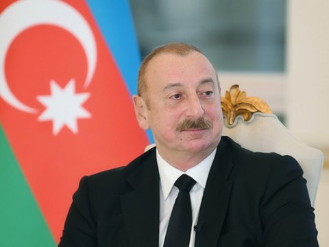 İlham Əliyev perulu həmkarını təbrik etdi