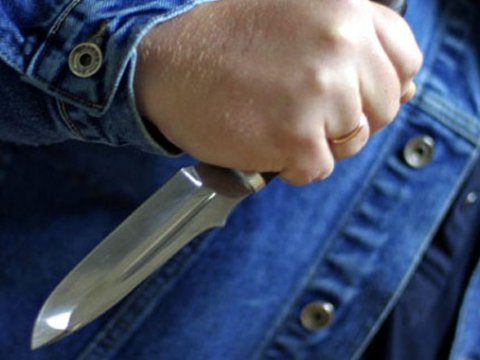 Əmi qardaşı oğlunu bıçaqladı