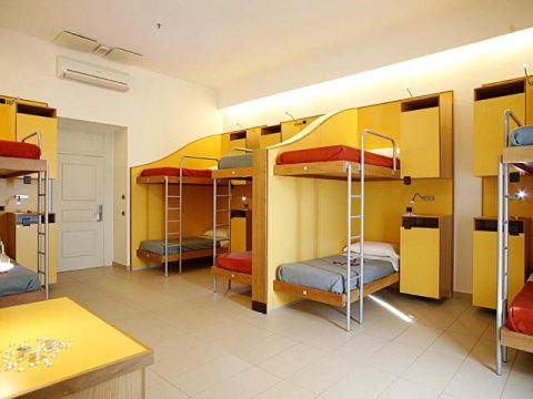 Azərbaycanda hostellərə kamera quraşdırılacaq - QƏRAR