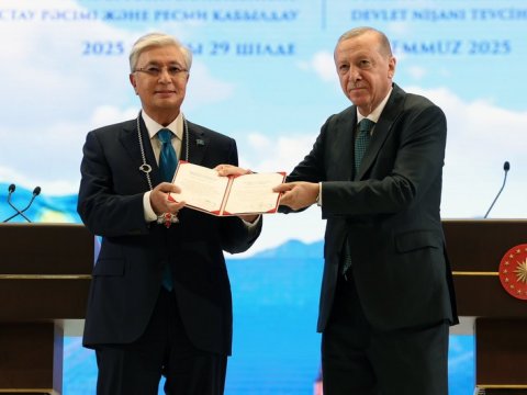 Ərdoğan Tokayevi təltif etdi