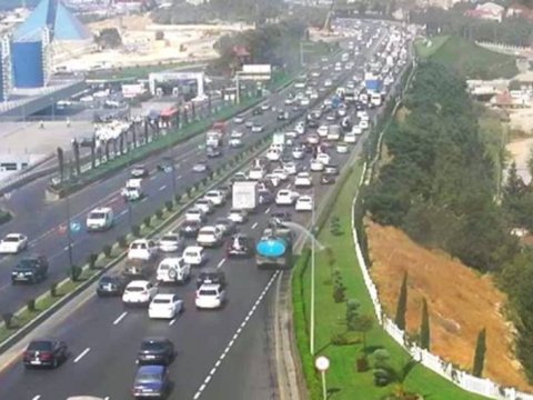 Paytaxtın iki əsas prospektində TIXAC var