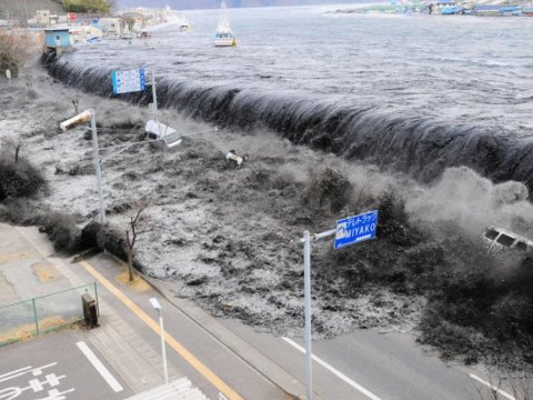 Sunami dalğaları Havay adalarına çatdı