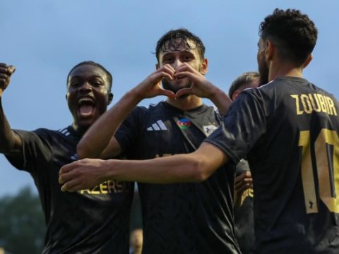 "Qarabağ" və "Şelburn" komandalarının start heyətləri